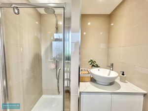 En-suite- click for photo gallery